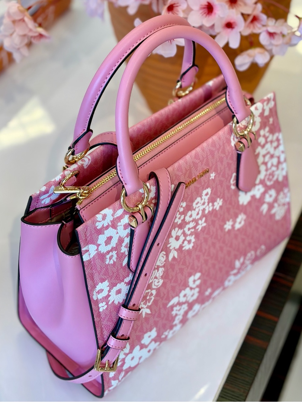 MICHAEL KORS Marilyn Medium Printed Signature Logo Satchel Crossbody
Carnation - Picture 9 of 16